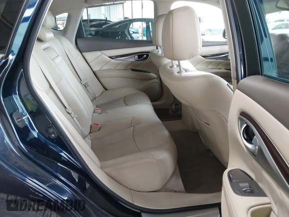 2015 Infiniti Q70 z VIN JN1BY1AP9FM542429, wystawiony jako IAAI lot #41903214 z przebiegiem 139 255 mil mil oraz . Historia ofert i sprzedaży dostępna na DreamBid. Obrazek 8.