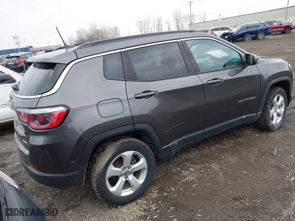 2020 Jeep Compass Latitude with VIN 3C4NJDBB3LT239719, listed as a IAAI auction lot 41929367 with 32,265 mi miles. Bid and sale history available at carsss.com. Image 4.
