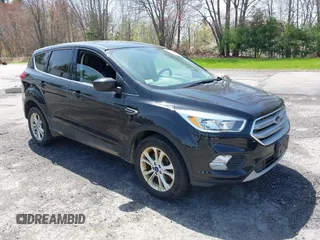 2019 Ford Escape SE z VIN 1FMCU9GD4KUA83745, wystawiony jako IAAI lot #42148855 z przebiegiem 101 592 mil mil oraz . Historia ofert i sprzedaży dostępna na DreamBid. Obrazek 1.