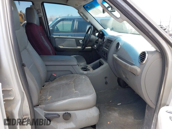 2004 Ford Expedition Special Service с VIN 1FMPU16L84LBB4517, выставлен на аукционе IAAI как лот 42255890 с пробегом 298 590 миль миль и . История ставок и продаж доступна на DreamBid. Изображение 5.