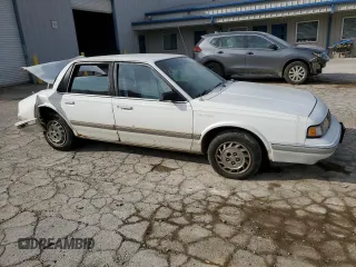 1993 Oldsmobile Cutlass Ciera S z VIN 1G3AG54N7P6380707, wystawiony jako Copart lot #78497444 z przebiegiem 117 046 mil mil oraz Szkody całkowita. Historia ofert i sprzedaży dostępna na DreamBid. Obrazek 4.