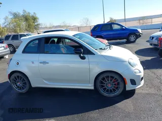 2017 FIAT 500 Abarth z VIN 3C3CFFFH4HT580285, wystawiony jako IAAI lot #41488596 z przebiegiem 9658 mil mil oraz . Historia ofert i sprzedaży dostępna na DreamBid. Obrazek 13.