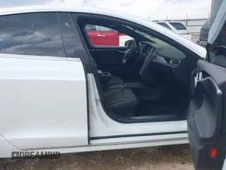 2017 Tesla Model S 100D z VIN 5YJSA1E29HF204797, wystawiony jako IAAI lot #41760296 z przebiegiem 92 587 mil mil oraz . Historia ofert i sprzedaży dostępna na DreamBid. Obrazek 5.