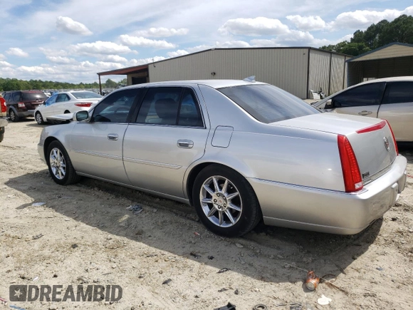 2009 Cadillac DTS 1SA z VIN 1G6KD57Y69U114700, wystawiony jako Copart lot #56007485 z przebiegiem 158 849 mil mil oraz Szkoda całkowita • Salvage title. Historia ofert i sprzedaży dostępna na DreamBid. Obrazek 2.