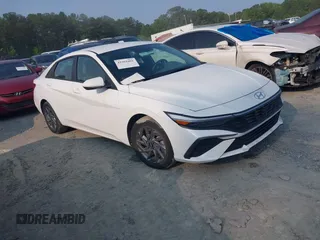 2024 Hyundai Elantra SEL z VIN KMHLM4DG7RU651028, wystawiony jako IAAI lot #42369401 z przebiegiem 35 564 mil mil oraz . Historia ofert i sprzedaży dostępna na DreamBid. Obrazek 1.
