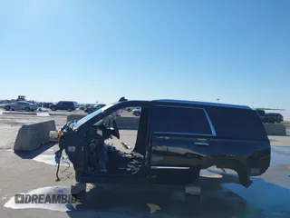 2015 Cadillac Escalade Premium z VIN 1GYS3NKJ5FR655370, wystawiony jako IAAI lot #41764570 z przebiegiem Nie podano mil oraz . Historia ofert i sprzedaży dostępna na DreamBid. Obrazek 15.