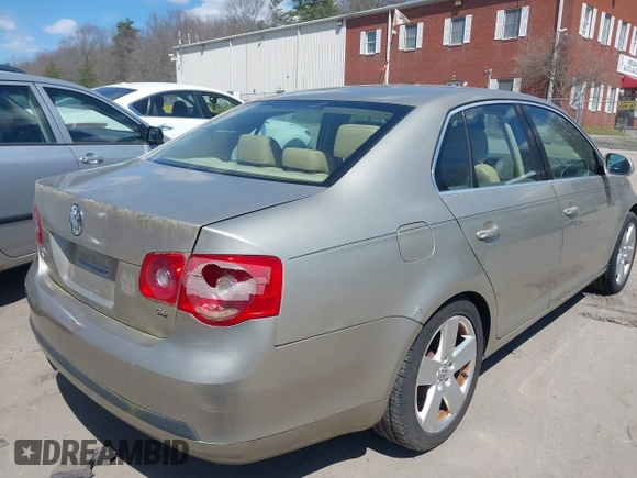 2005 Volkswagen Jetta Sedan 2.5L with VIN 3VWSG71KX5M608221, listed as a IAAI auction lot 42071492 with 83,903 mi miles. Bid and sale history available at carsss.com. Image 4.