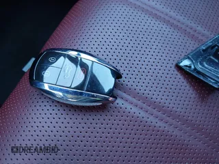 2019 Bentley Bentayga V8 z VIN SJAAM2ZV9KC024576, wystawiony jako IAAI lot #41713477 z przebiegiem 29 631 mil mil oraz . Historia ofert i sprzedaży dostępna na DreamBid. Obrazek 11.