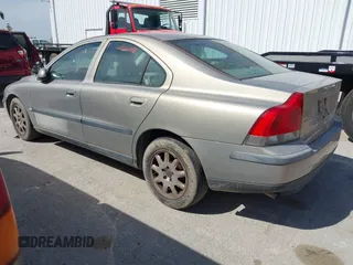 2001 Volvo S60 with VIN YV1RS61RX12066606, listed as a IAAI auction lot 41801626 with 161,504 mi miles. Bid and sale history available at carsss.com. Image 3.