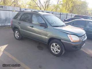 2007 Kia Sportage LX with VIN KNDJE723X77406844, listed as a IAAI auction lot 42027451 with 187,979 mi miles. Bid and sale history available at carsss.com. Image 1.