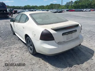2006 Pontiac Grand Prix with VIN 2G2WP552861204284, listed as a IAAI auction lot 42145122 with 184,633 mi miles. Bid and sale history available at carsss.com. Image 3.