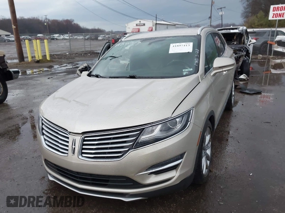 2017 Lincoln MKC Select z VIN 5LMCJ2C99HUL63006, wystawiony jako IAAI lot #41897413 z przebiegiem 76 202 mil mil oraz . Historia ofert i sprzedaży dostępna na DreamBid. Obrazek 17.