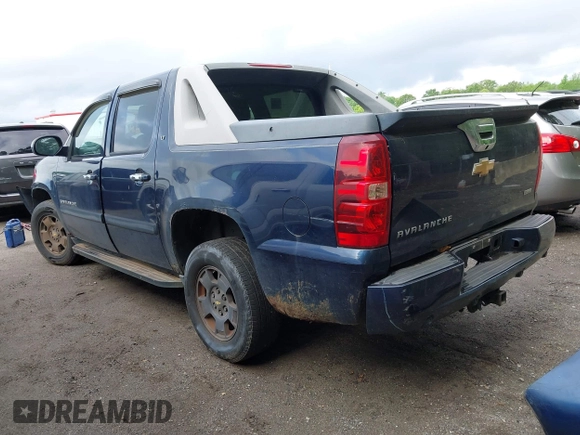 2007 Chevrolet Avalanche LTZ z VIN 3GNFK12377G115256, wystawiony jako IAAI lot #42204282 z przebiegiem 134 266 mil mil oraz . Historia ofert i sprzedaży dostępna na DreamBid. Obrazek 3.