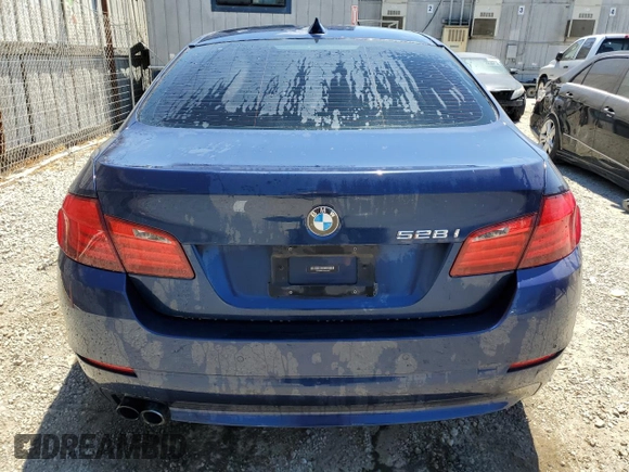 2012 BMW 5 Series 528i z VIN WBAXG5C51CDX06029, wystawiony jako Copart lot #56512415 z przebiegiem 126 307 mil mil oraz Czysty tytuł • Clean title. Historia ofert i sprzedaży dostępna na DreamBid. Obrazek 6.