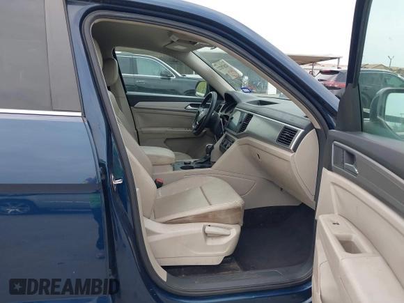 2018 Volkswagen Atlas SE z VIN 1V2KR2CA4JC532476, wystawiony jako IAAI lot #42070722 z przebiegiem 155 320 mil mil oraz . Historia ofert i sprzedaży dostępna na DreamBid. Obrazek 5.