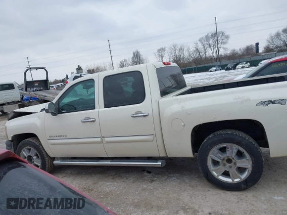 2013 Chevrolet Silverado 1500 LT with VIN 3GCPKSE76DG303067, listed as a IAAI auction lot 41624587 with 113,259 mi miles. Bid and sale history available at carsss.com. Image 14.