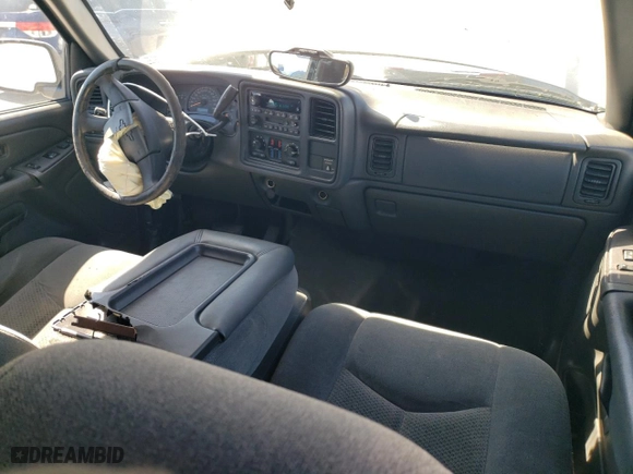 2004 Chevrolet Silverado 1500 LS with VIN 1GCEK19V64E262635, listed as a Copart auction lot 89267835 with 253,402 mi miles and Salvage Title. Bid and sale history available at carsss.com. Image 8.