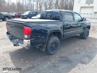 2022 Toyota Tacoma 4WD SR with VIN 3TYCZ5AN4NT092989, listed as a IAAI auction lot 41889391 with 33,362 mi miles. Bid and sale history available at carsss.com. Image 4.