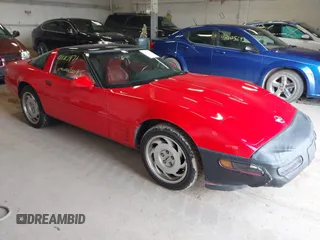 1992 Chevrolet Corvette with VIN 1G1YY23P1N5108131, listed as a IAAI auction lot 42115971 with 132,210 mi miles. Bid and sale history available at carsss.com. Image 1.