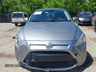 2016 Scion iA z VIN 3MYDLBZV5GY107324, wystawiony jako IAAI lot #42296283 z przebiegiem 105 349 mil mil oraz . Historia ofert i sprzedaży dostępna na DreamBid. Obrazek 13.