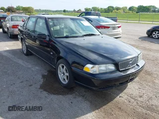 2000 Volvo S70 z VIN YV1LS61J6Y2656960, wystawiony jako IAAI lot #42190335 z przebiegiem 238 126 mil mil oraz . Historia ofert i sprzedaży dostępna na DreamBid. Obrazek 1.