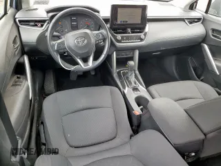 2023 Toyota Corolla Cross LE z VIN 7MUCAAAG4PV038470, wystawiony jako Copart lot #55999615 z przebiegiem 41 269 mil mil oraz Szkoda całkowita • Salvage title. Historia ofert i sprzedaży dostępna na DreamBid. Obrazek 8.