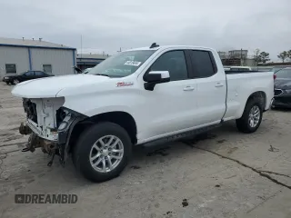 2021 Chevrolet Silverado 1500 LT with VIN 1GCRYDED0MZ108834, listed as a Copart auction lot 44818655 with 43,207 mi miles and Salvage Title. Bid and sale history available at DreamBid. Image 1.