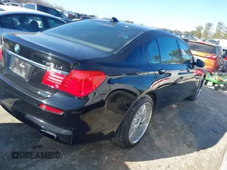 2010 BMW 7 Series 750Li z VIN WBAKB8C57ACY63545, wystawiony jako IAAI lot #41345511 z przebiegiem 110 189 mil mil oraz . Historia ofert i sprzedaży dostępna na DreamBid. Obrazek 13.