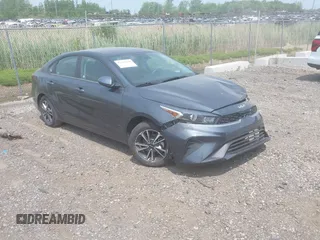 2024 Kia Forte LXS z VIN 3KPF24AD6RE732490, wystawiony jako IAAI lot #42421296 z przebiegiem 33 100 mil mil oraz . Historia ofert i sprzedaży dostępna na DreamBid. Obrazek 1.
