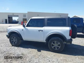 2024 Ford Bronco Big Bend z VIN 1FMDE7AHXRLB54609, wystawiony jako IAAI lot #41853937 z przebiegiem 358 mil mil oraz . Historia ofert i sprzedaży dostępna na DreamBid. Obrazek 14.