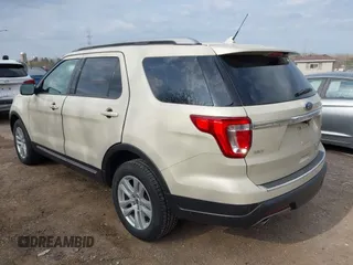 2018 Ford Explorer XLT z VIN 1FM5K8D8XJGB48238, wystawiony jako IAAI lot #42134728 z przebiegiem 88 434 mil mil oraz . Historia ofert i sprzedaży dostępna na DreamBid. Obrazek 3.