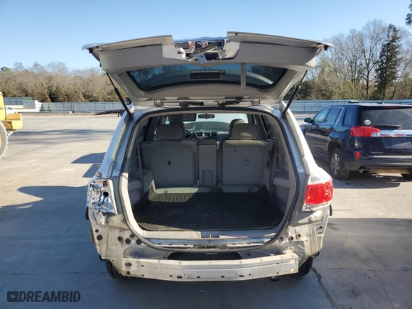 2011 Toyota Highlander with VIN 5TDZA3EH8BS011090, listed as a Copart auction lot 43579365 with 209,698 mi miles and Salvage Title. Bid and sale history available at carsss.com. Image 6.