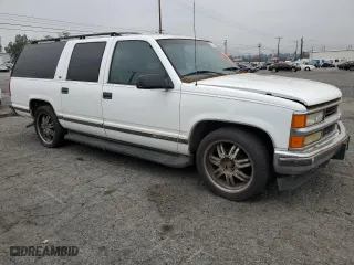 1998 Chevrolet Suburban with VIN 3GNEC16R1WG114237, listed as a Copart auction lot 53215835 with 330,054 mi miles and Clean Title. Bid and sale history available at carsss.com. Image 4.