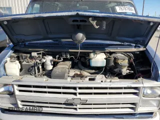 1988 Chevrolet Chevy Van z VIN 1GCEG25H5J7124768, wystawiony jako Copart lot #76781664 z przebiegiem 86 588 mil mil oraz Tytuł czysty. Historia ofert i sprzedaży dostępna na DreamBid. Obrazek 12.
