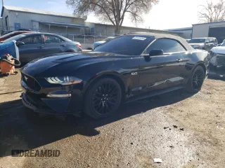 2020 Ford Mustang GT Premium z VIN 1FATP8FF6L5111734, wystawiony jako Copart lot #81151514 z przebiegiem 59 085 mil mil oraz Szkoda całkowita • Salvage title. Historia ofert i sprzedaży dostępna na DreamBid. Obrazek 1.
