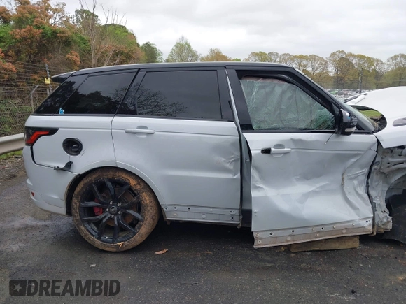 2022 Land Rover Range Rover Sport SVR z VIN SALWZ2RE8NA799627, wystawiony jako IAAI lot #41951653 z przebiegiem 29 265 mil mil oraz . Historia ofert i sprzedaży dostępna na DreamBid. Obrazek 13.