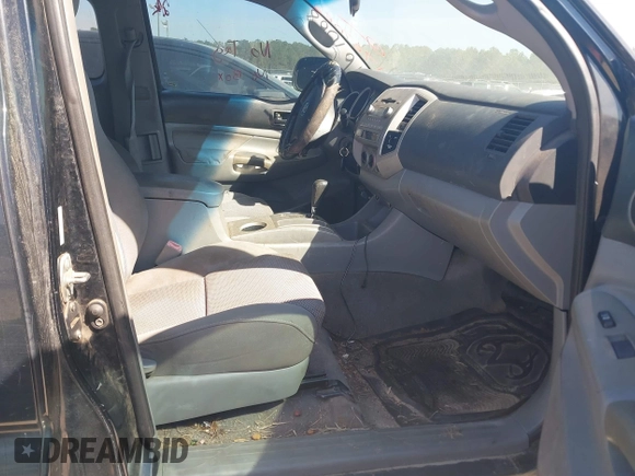 2006 Toyota Tacoma with VIN 5TEUU42N16Z162413, listed as a IAAI auction lot 41767068 with 300,572 mi miles. Bid and sale history available at carsss.com. Image 5.
