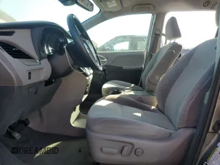 2018 Toyota Sienna LE Auto Access Seat with VIN 5TDKZ3DC2JS932431, listed as a Copart auction lot 58867695 with 98,265 mi miles and Salvage title. Bid and sale history available at DreamBid. Image 7.