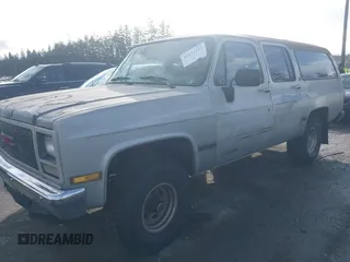 1991 GMC Suburban z VIN 1GKEV16K7MF512125, wystawiony jako IAAI lot #41634112 z przebiegiem 256 640 mil mil oraz . Historia ofert i sprzedaży dostępna na DreamBid. Obrazek 2.
