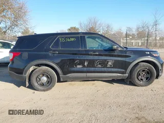 2020 Ford Police Interceptor Utility z VIN 1FM5K8AB5LGD08853, wystawiony jako IAAI lot #41556880 z przebiegiem 90 477 mil mil oraz . Historia ofert i sprzedaży dostępna na DreamBid. Obrazek 13.