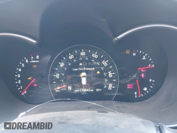 2015 Kia Sorento EX with VIN 5XYKU4A71FG631875, listed as a IAAI auction lot 42137714 with 174,642 mi miles. Bid and sale history available at carsss.com. Image 7.