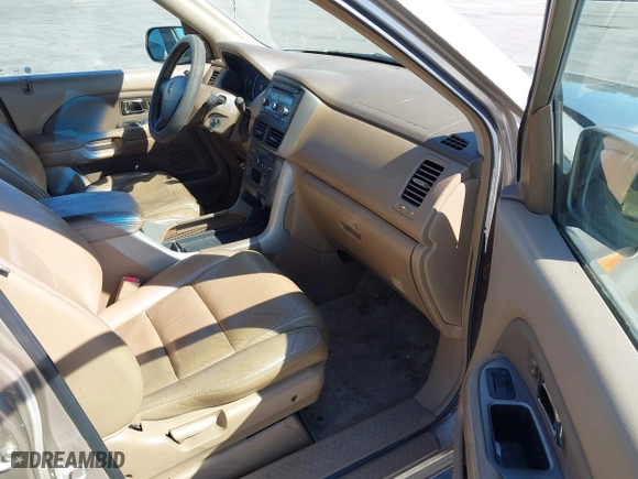2006 Honda Pilot EX-L with VIN 5FNYF18516B020162, listed as a IAAI auction lot 41799229 with 304,627 mi miles. Bid and sale history available at carsss.com. Image 5.
