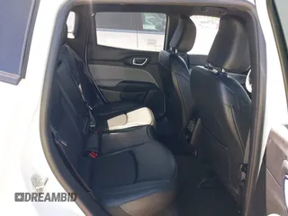 2024 Jeep Compass Latitude with VIN 3C4NJDBN5RT119388, listed as a IAAI auction lot 41971926 with 32,709 mi miles. Bid and sale history available at carsss.com. Image 8.
