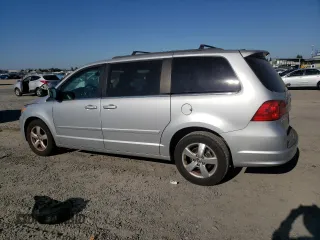 2011 Volkswagen Routan SE with VIN 2V4RW3DG3BR766608, listed as a Copart auction lot 67268015 with 144,329 mi miles and Clean title. Bid and sale history available at DreamBid. Image 2.