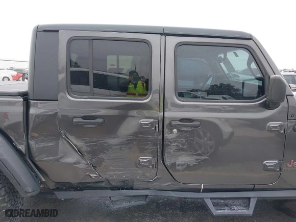 2020 Jeep Gladiator Rubicon with VIN 1C6JJTBG8LL135573, listed as a IAAI auction lot 41585896 with 79,070 mi miles. Bid and sale history available at carsss.com. Image 13.