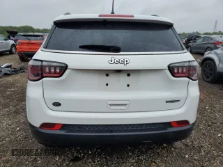 2022 Jeep Compass Altitude with VIN 3C4NJCBB3NT204949, listed as a Copart auction lot 57820975 with 18,098 mi miles and Salvage title. Bid and sale history available at DreamBid. Image 6.