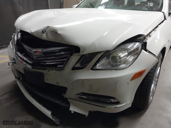 2012 Mercedes-Benz E-Class E 350 Luxury with VIN WDDHF5KB9CA548550, listed as a IAAI auction lot 41626757 with 125,402 mi miles. Bid and sale history available at carsss.com. Image 6.