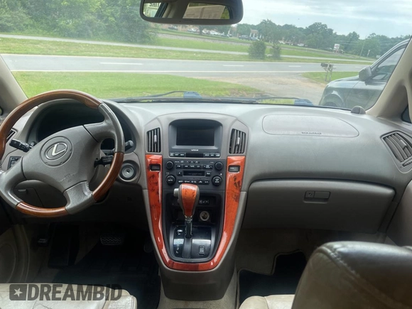 2003 Lexus RX 300 z VIN JTJHF10U330298457, wystawiony jako Copart lot #58005605 z przebiegiem 232 639 mil mil oraz Czysty tytuł • Clean title. Historia ofert i sprzedaży dostępna na DreamBid. Obrazek 9.