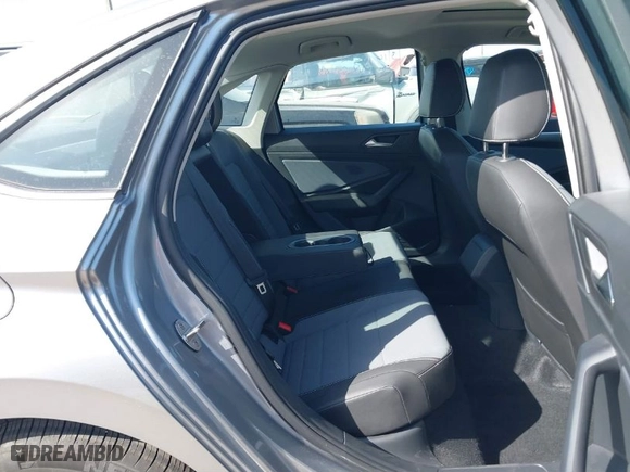 2025 Volkswagen Jetta SE with VIN 3VW7X7BU7SM017863, listed as a IAAI auction lot 41846525 with 7,490 mi miles. Bid and sale history available at carsss.com. Image 8.