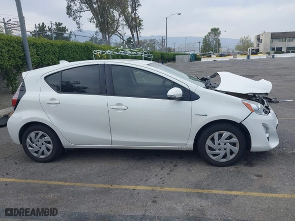 2015 Toyota Prius c One with VIN JTDKDTB3XF1097538, listed as a IAAI auction lot 42031057 with 100,847 mi miles. Bid and sale history available at carsss.com. Image 13.